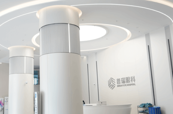 深圳普瑞眼科醫(yī)院微創(chuàng)全飛秒公益活動，做近視手術(shù)贏巴黎浪漫游