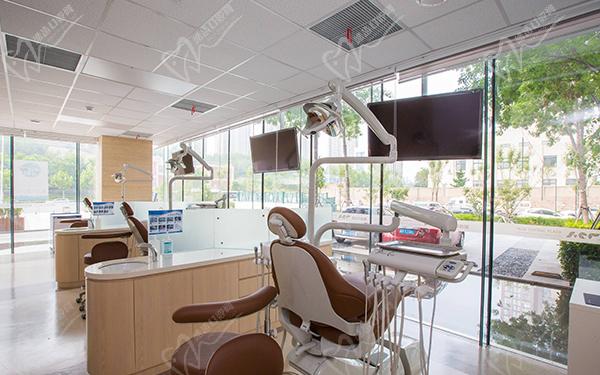 成都武侯瑞泰融誠(chéng)口腔醫(yī)院診室