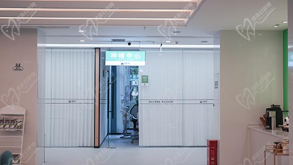 成都熊貓口腔醫(yī)院數(shù)字化導(dǎo)航種牙技術(shù)更先進(jìn)