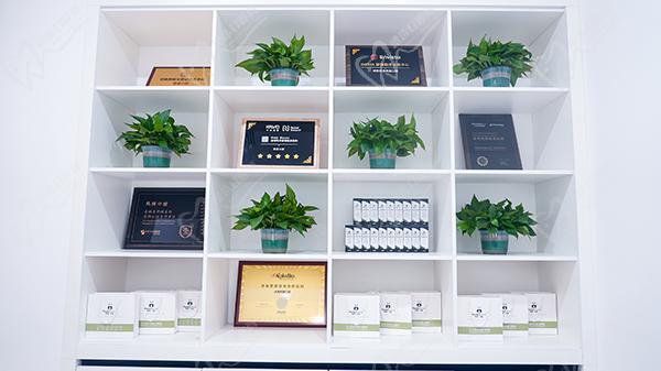 成都熊貓口腔醫(yī)院數(shù)字化導(dǎo)航種牙技術(shù)更先進(jìn)