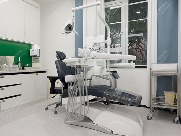 成都熊貓口腔醫(yī)院補(bǔ)牙貴嗎