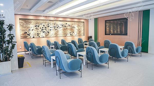 成都熊貓口腔醫(yī)院補(bǔ)牙貴嗎