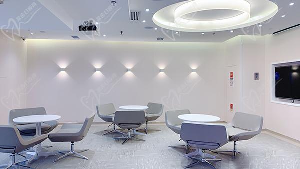 西安小白兔口腔醫(yī)院醫(yī)生團(tuán)隊(duì)