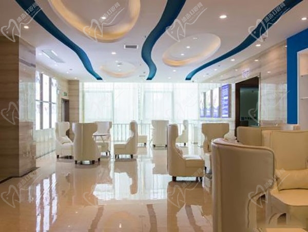 株洲優(yōu)伢仕口腔醫(yī)院休息區(qū)