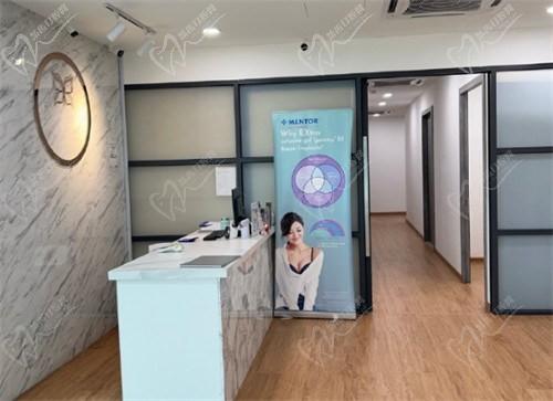 重慶星榮醫(yī)院做微創(chuàng)磨骨費用多少？劉正茂輪廓三件套截骨+磨骨+劈外板約58000元起